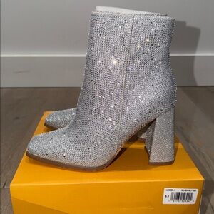 Chase + Chloe Los Angeles Silver Glitter Rhinestone Booties New in box Size 6.5